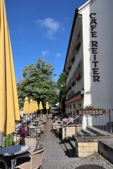 Seitenansicht der Terrasse des Café Reiter in Donaueschingen